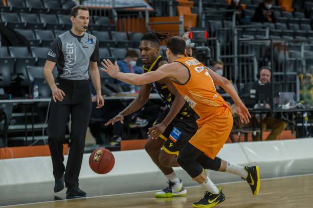 榜上稳步攀 榜上稳步攀