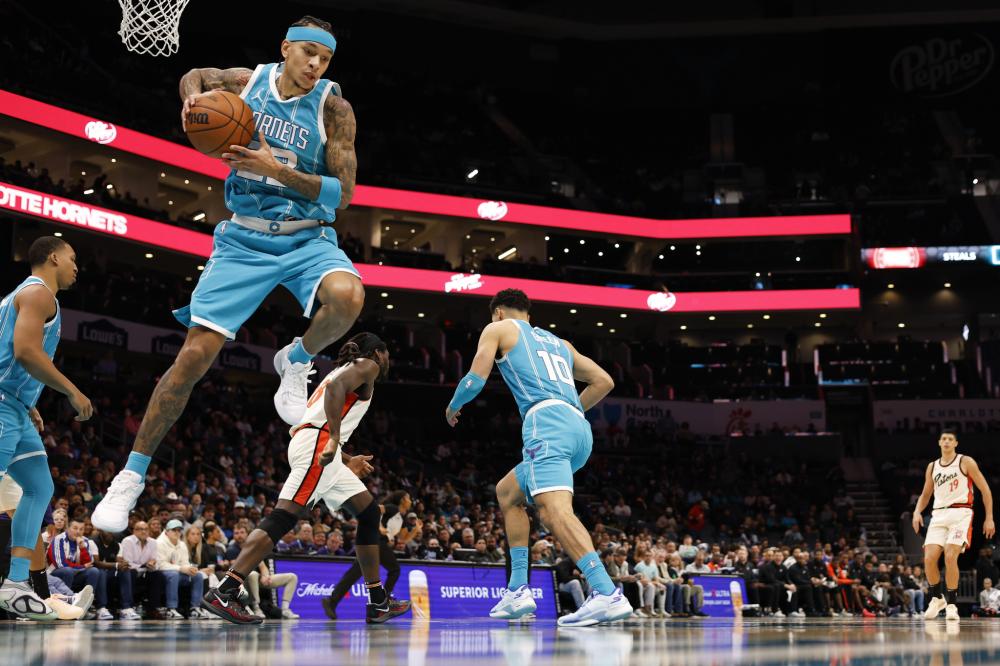 限制了他的 限制了他的